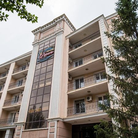 Rakhat Hotel Уралск Екстериор снимка